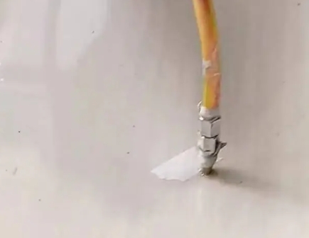 瑞丽瓷砖空鼓维修公司专业解答在瓷砖铺贴过程中，如果使用的砂料过粗（如全部使用了粗砂），可能会导致以下问题
